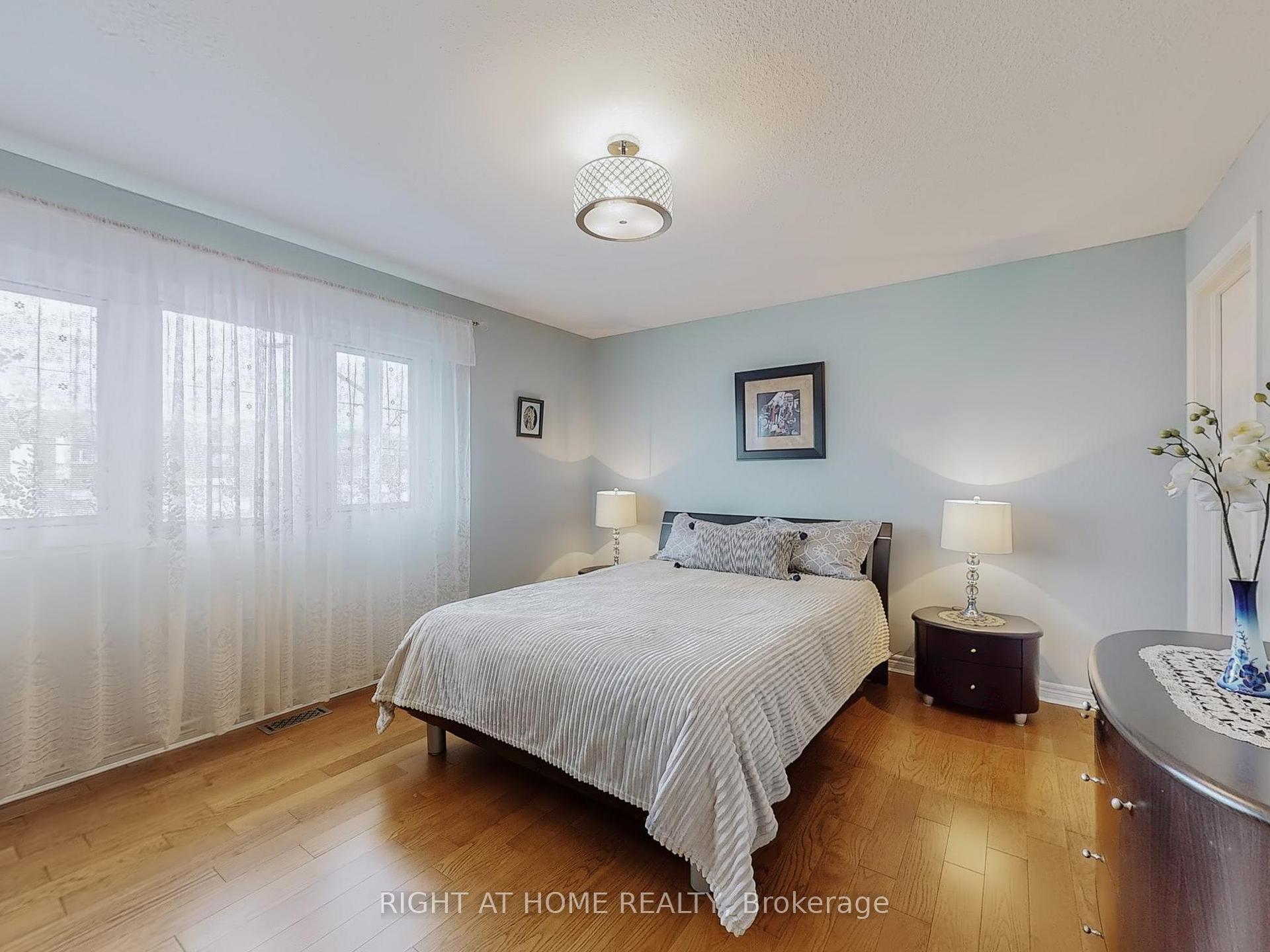 Photo 24 of 124 Peachwood Crescent, Hamilton, Stoney Creek — HOMEH