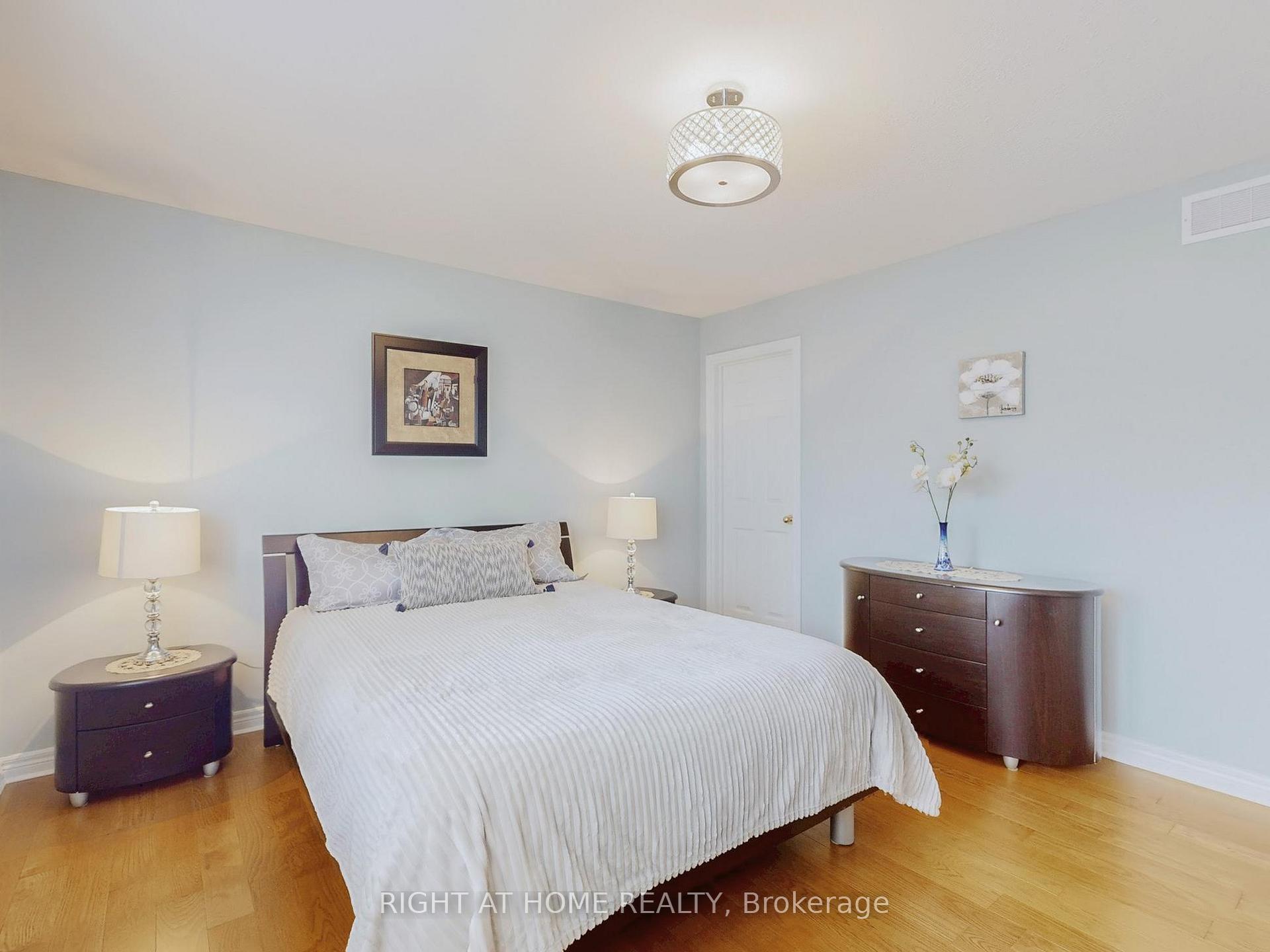 Photo 25 of 124 Peachwood Crescent, Hamilton, Stoney Creek — HOMEH