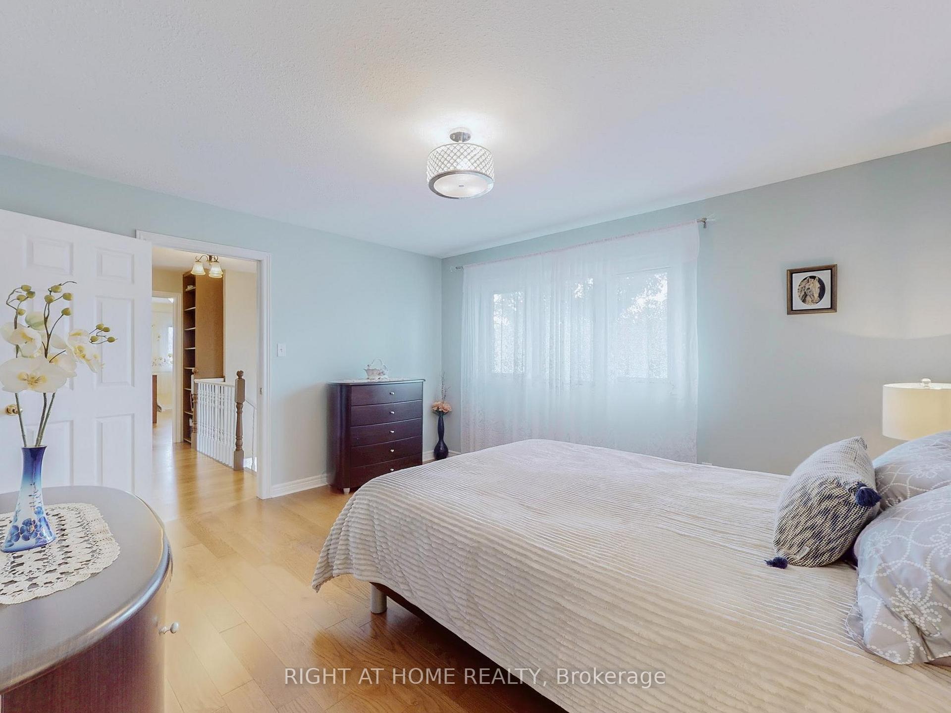 Photo 26 of 124 Peachwood Crescent, Hamilton, Stoney Creek — HOMEH