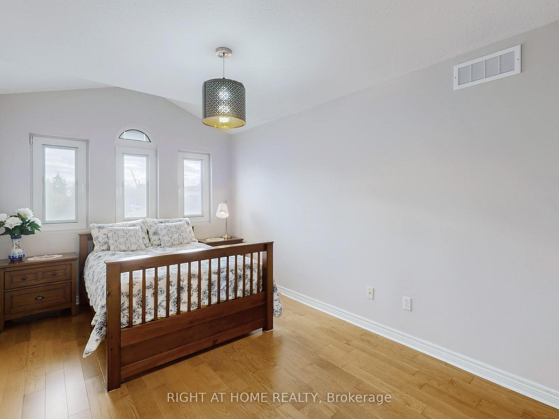 Photo 30 of 124 Peachwood Crescent, Hamilton, Stoney Creek — HOMEH