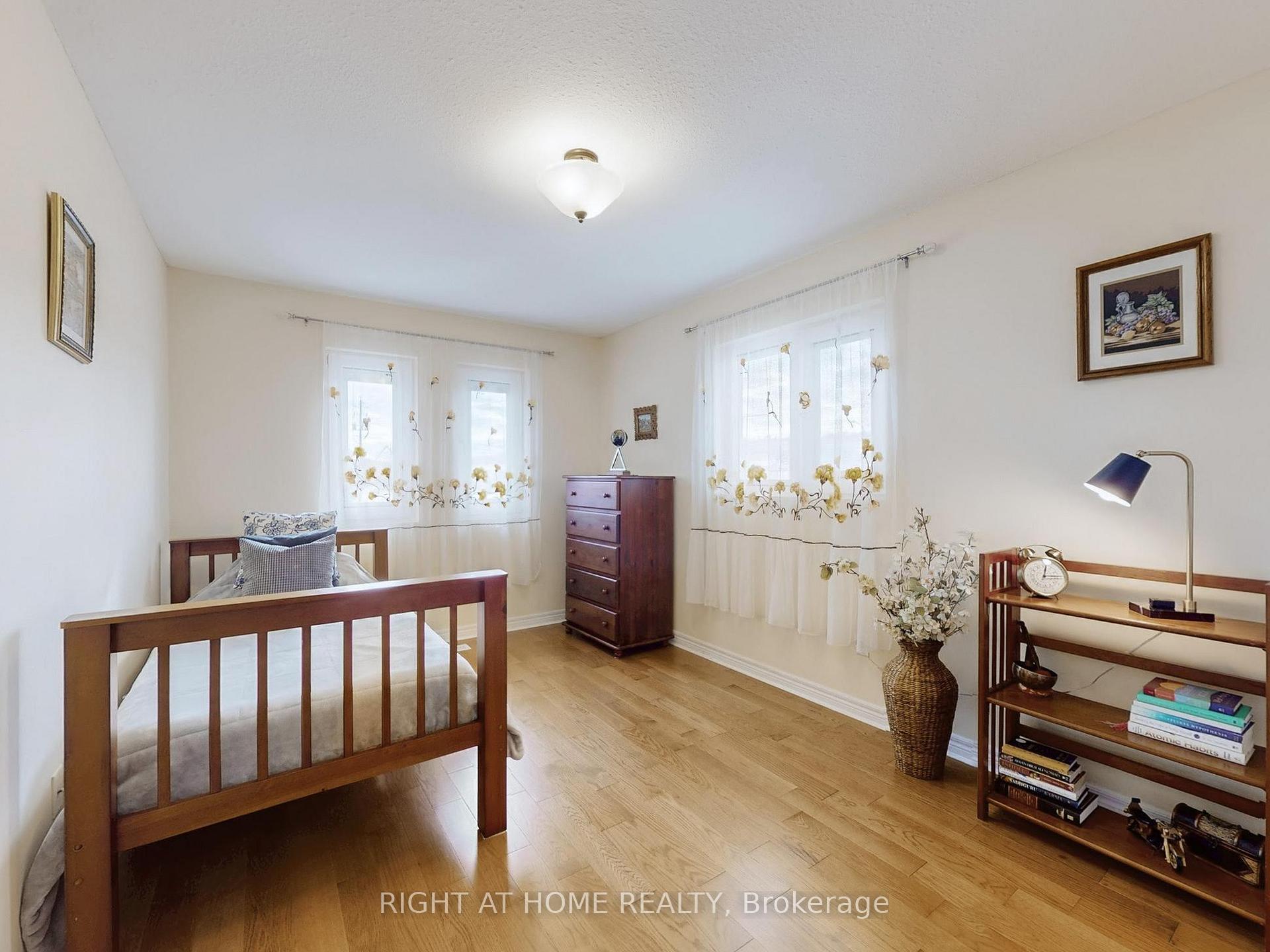 Photo 31 of 124 Peachwood Crescent, Hamilton, Stoney Creek — HOMEH