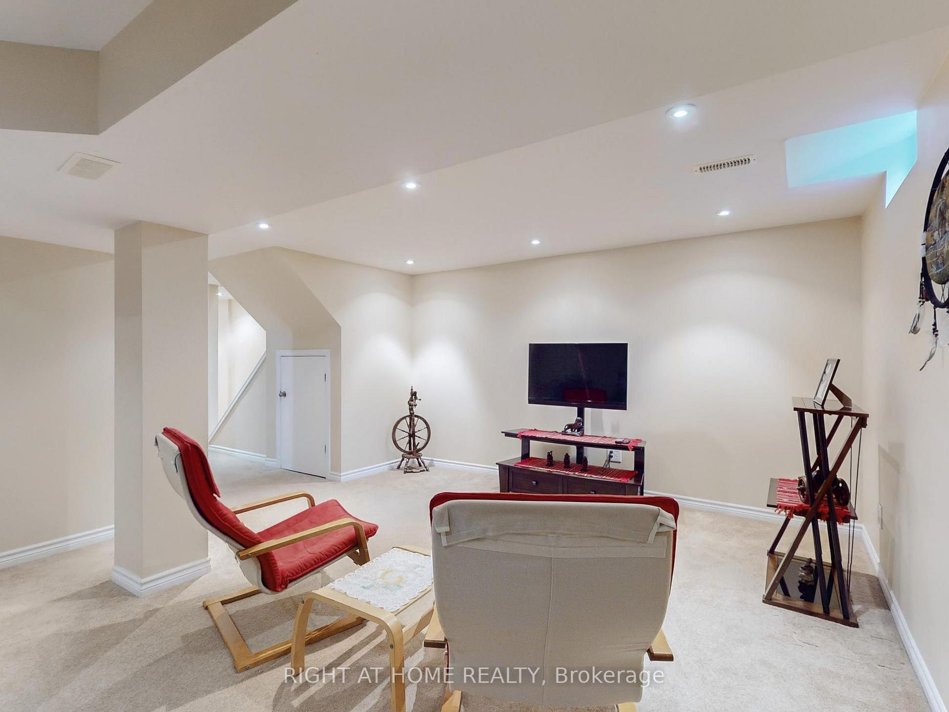 Photo 38 of 124 Peachwood Crescent, Hamilton, Stoney Creek — HOMEH