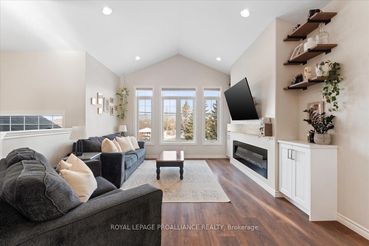 Photo 9 of 334 Cannifton Road N, Belleville, Thurlow Ward — HOMEH