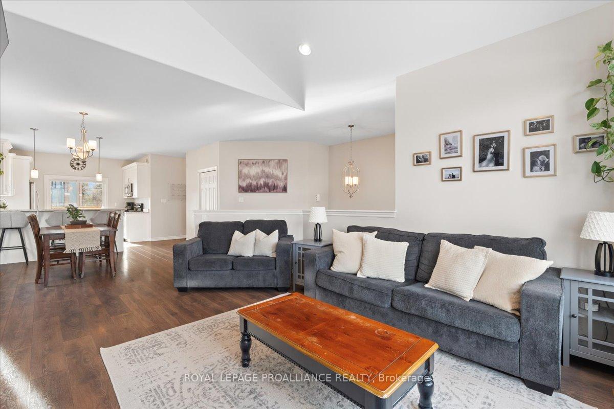 Photo 13 of 334 Cannifton Road N, Belleville, Thurlow Ward — HOMEH