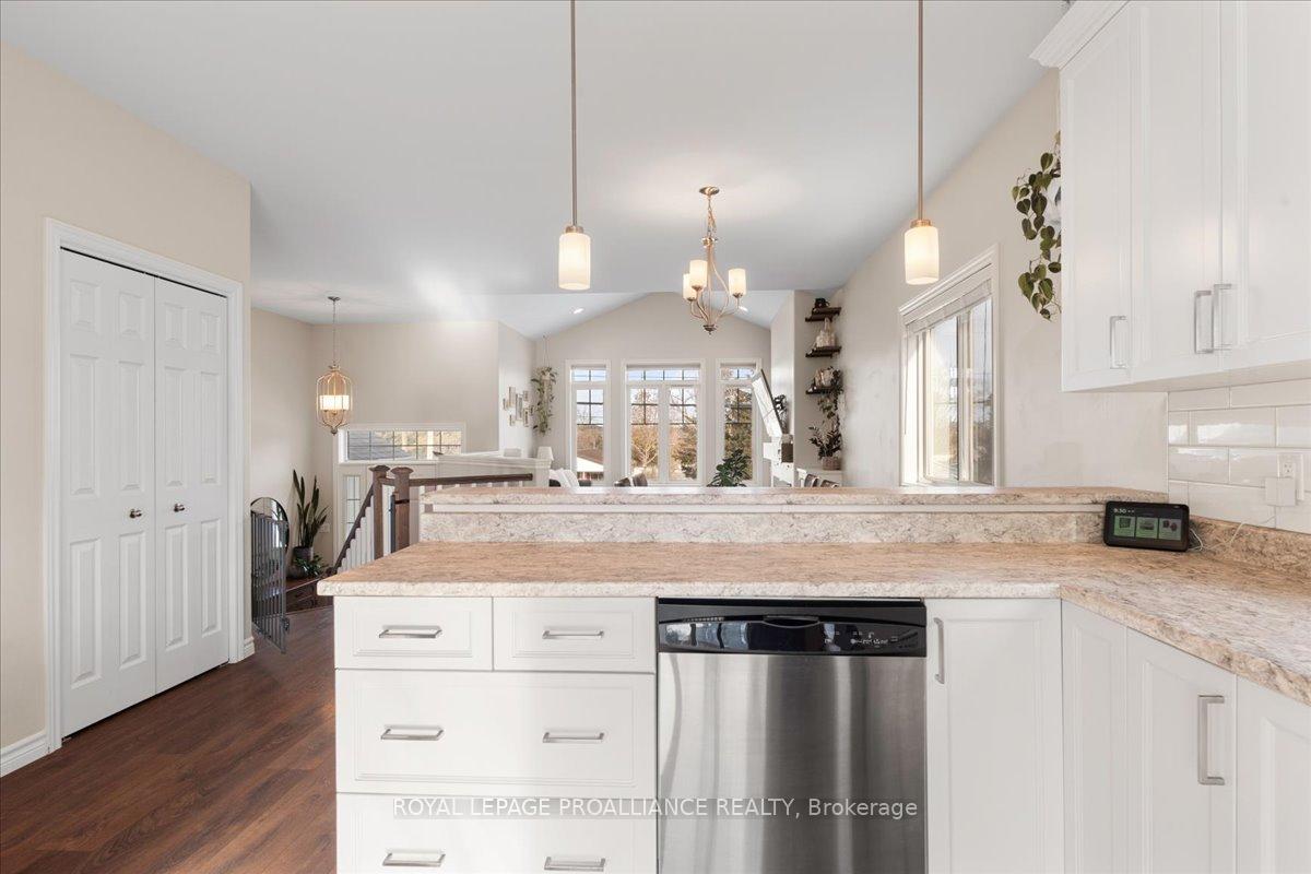 Photo 17 of 334 Cannifton Road N, Belleville, Thurlow Ward — HOMEH
