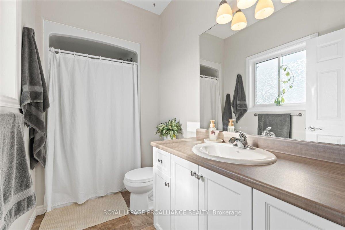 Photo 23 of 334 Cannifton Road N, Belleville, Thurlow Ward — HOMEH