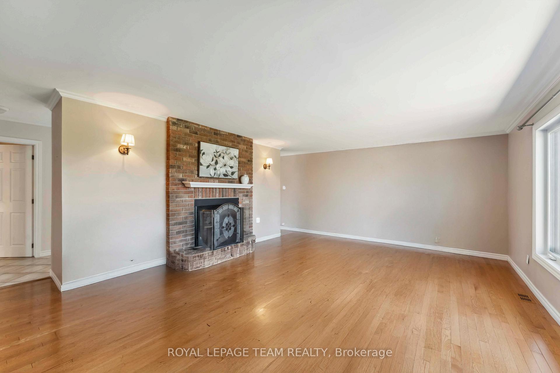 Photo 11 of 1322 Johnston Drive, Ottawa, Greely — HOMEH