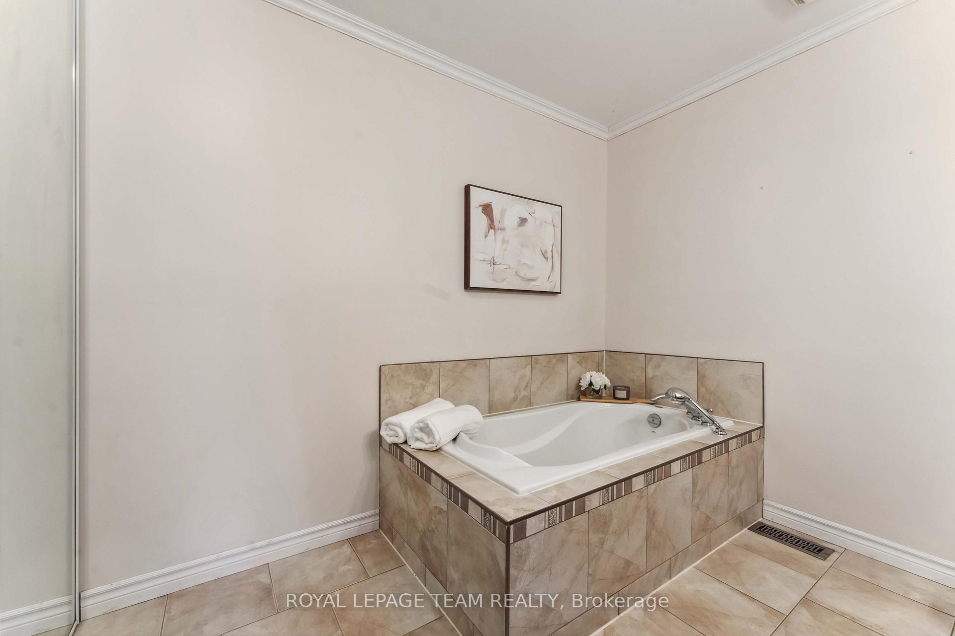 Photo 15 of 1322 Johnston Drive, Ottawa, Greely — HOMEH