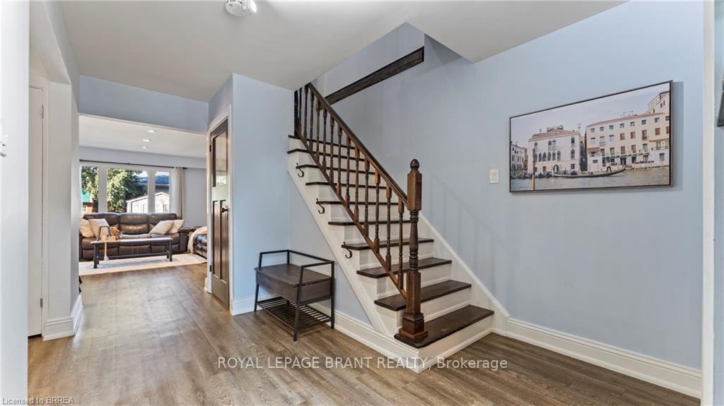 Photo 3 of 71 Garden Crescent, Brant, Paris — HOMEH