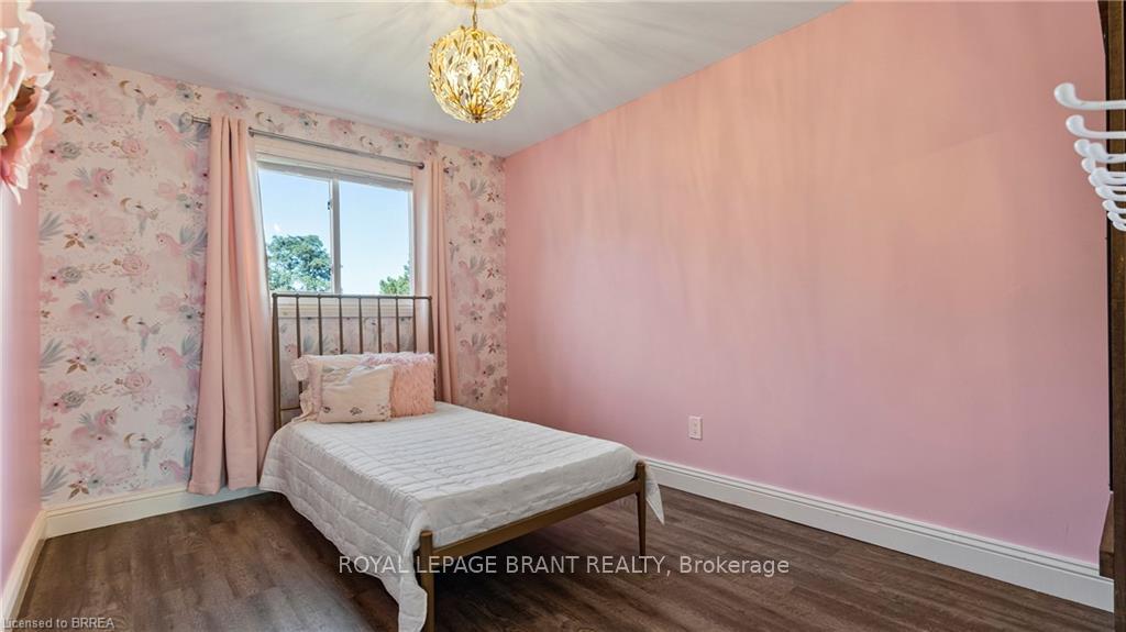 Photo 9 of 71 Garden Crescent, Brant, Paris — HOMEH