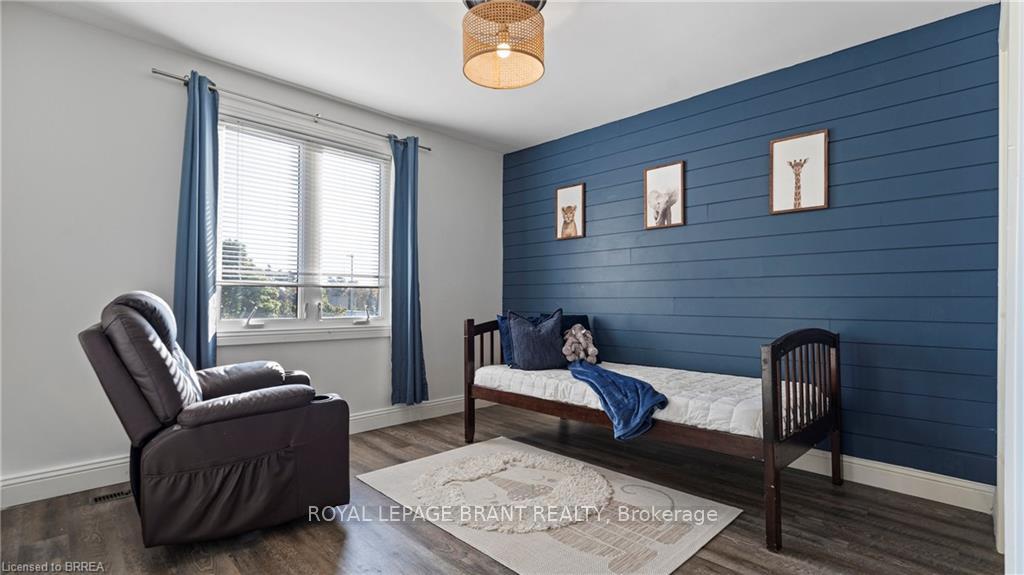 Photo 10 of 71 Garden Crescent, Brant, Paris — HOMEH