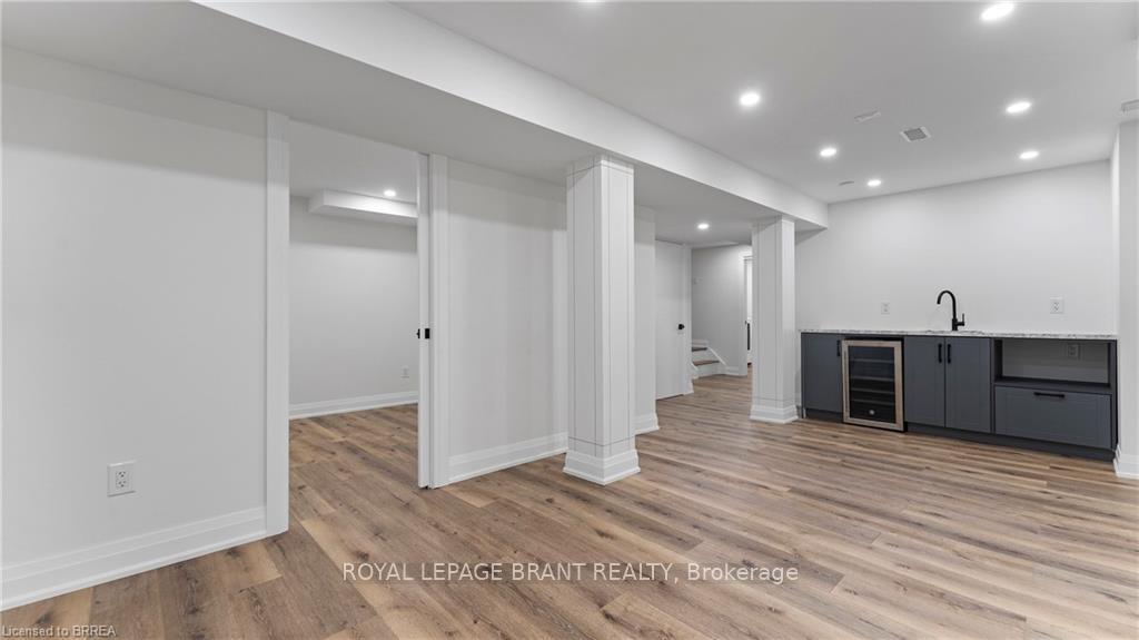 Photo 14 of 71 Garden Crescent, Brant, Paris — HOMEH