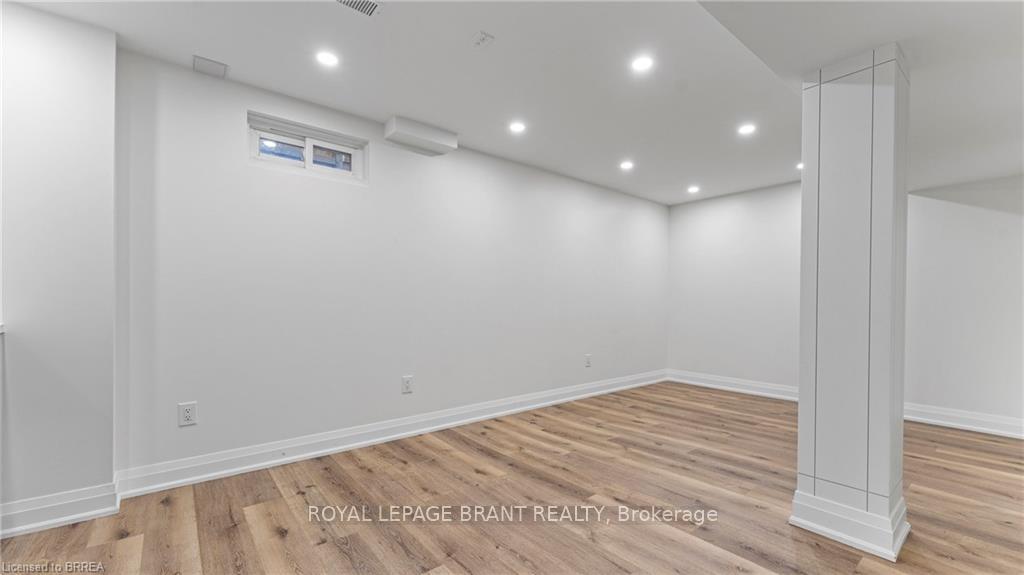 Photo 15 of 71 Garden Crescent, Brant, Paris — HOMEH