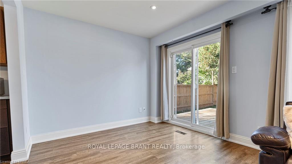 Photo 20 of 71 Garden Crescent, Brant, Paris — HOMEH