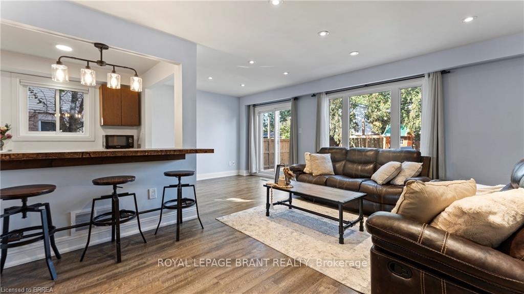 Photo 21 of 71 Garden Crescent, Brant, Paris — HOMEH