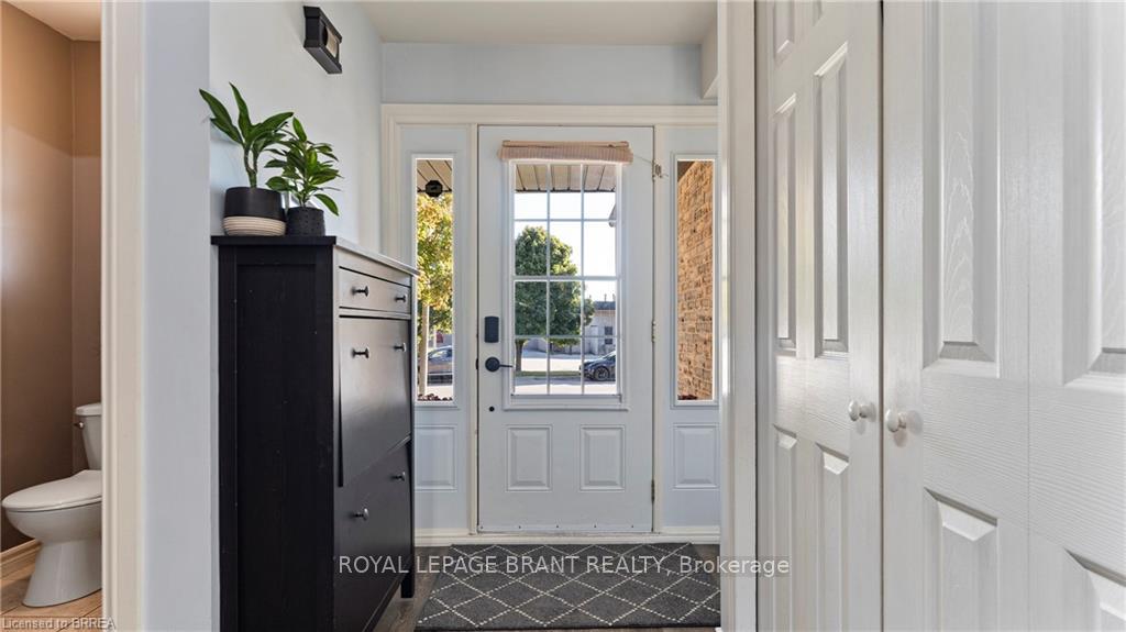 Photo 24 of 71 Garden Crescent, Brant, Paris — HOMEH