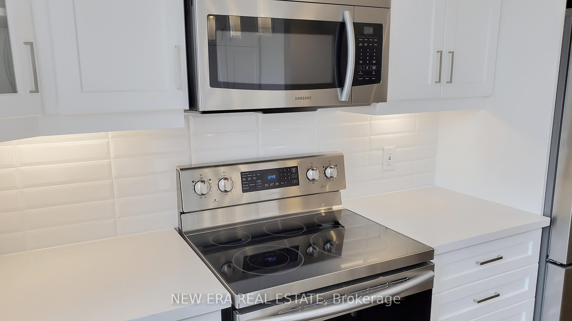 Photo 10 of 4 Place Polonaise Drive, Grimsby, Grimsby Beach — HOMEH