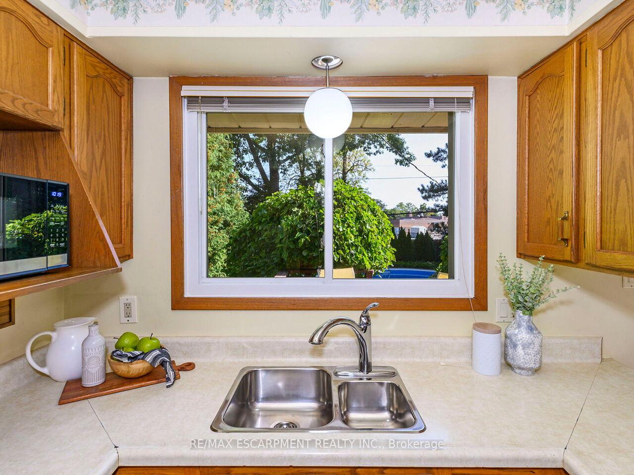 Photo 18 of 289 Cheltenham Road, Burlington, Appleby — HOMEH