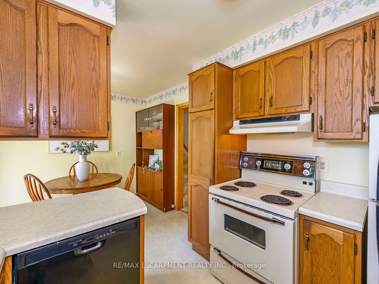 Photo 19 of 289 Cheltenham Road, Burlington, Appleby — HOMEH
