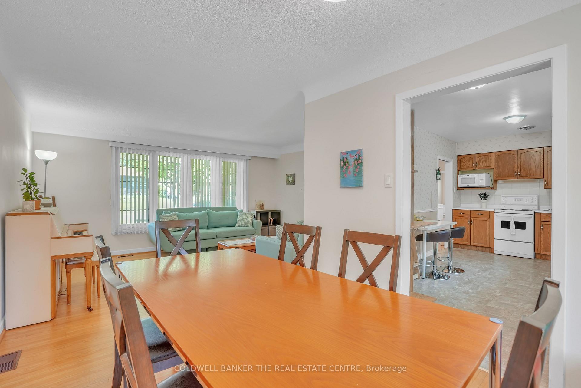 Photo 12 of 40 Springhome Road, Barrie, Allandale Heights — HOMEH