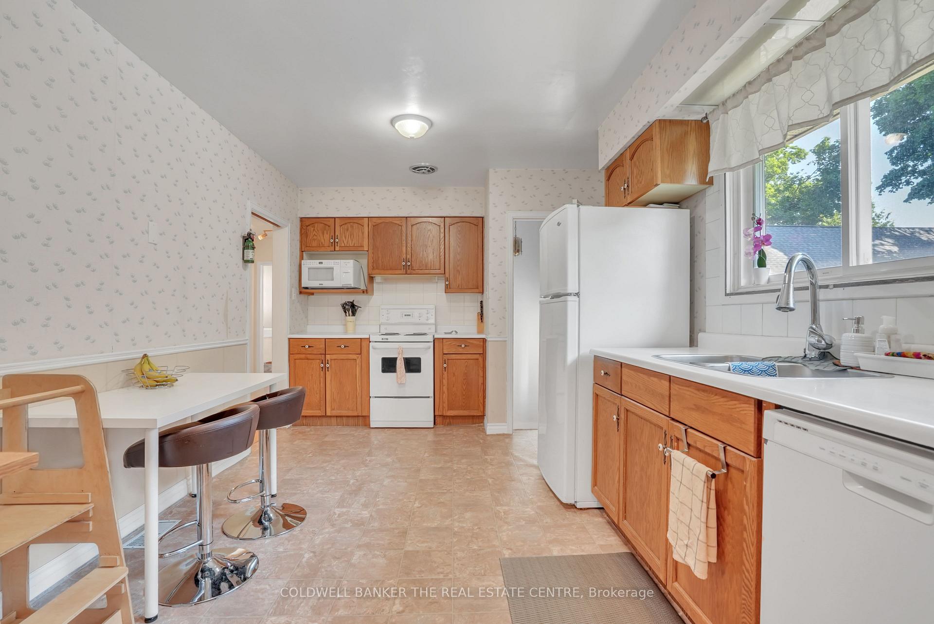 Photo 14 of 40 Springhome Road, Barrie, Allandale Heights — HOMEH