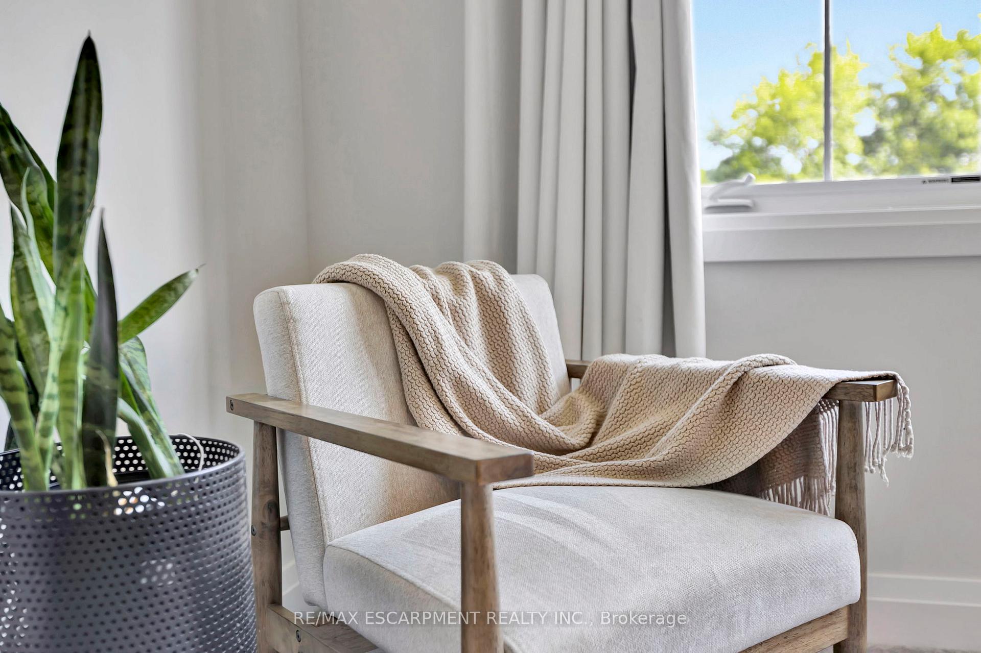 Photo 23 of 123 Hartley Avenue, Brant, Paris — HOMEH