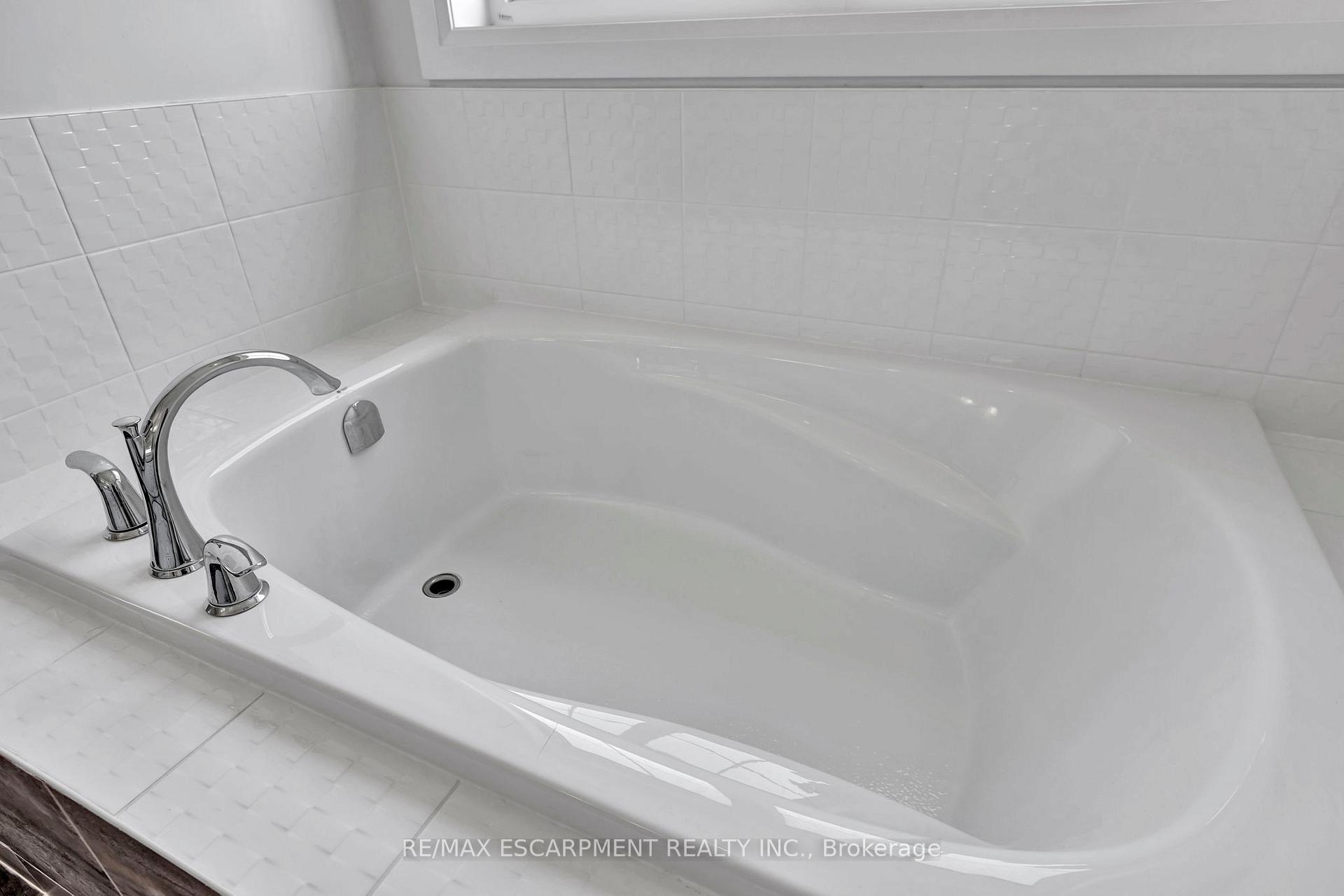 Photo 25 of 123 Hartley Avenue, Brant, Paris — HOMEH