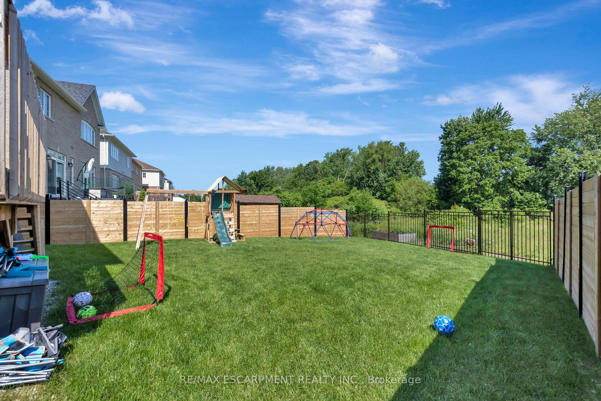 Photo 36 of 123 Hartley Avenue, Brant, Paris — HOMEH