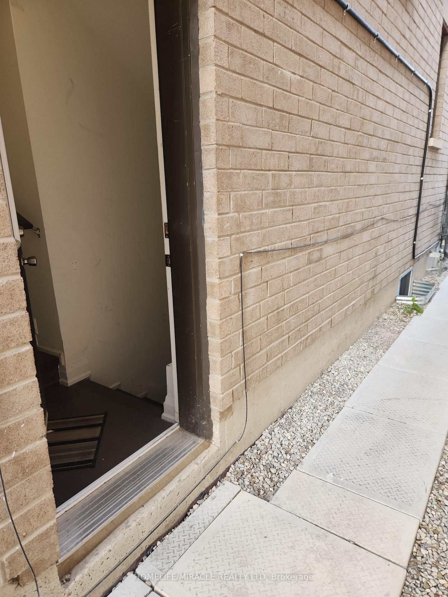 Photo 6 of 33 Trellanock Road, Brampton, Bram West — HOMEH