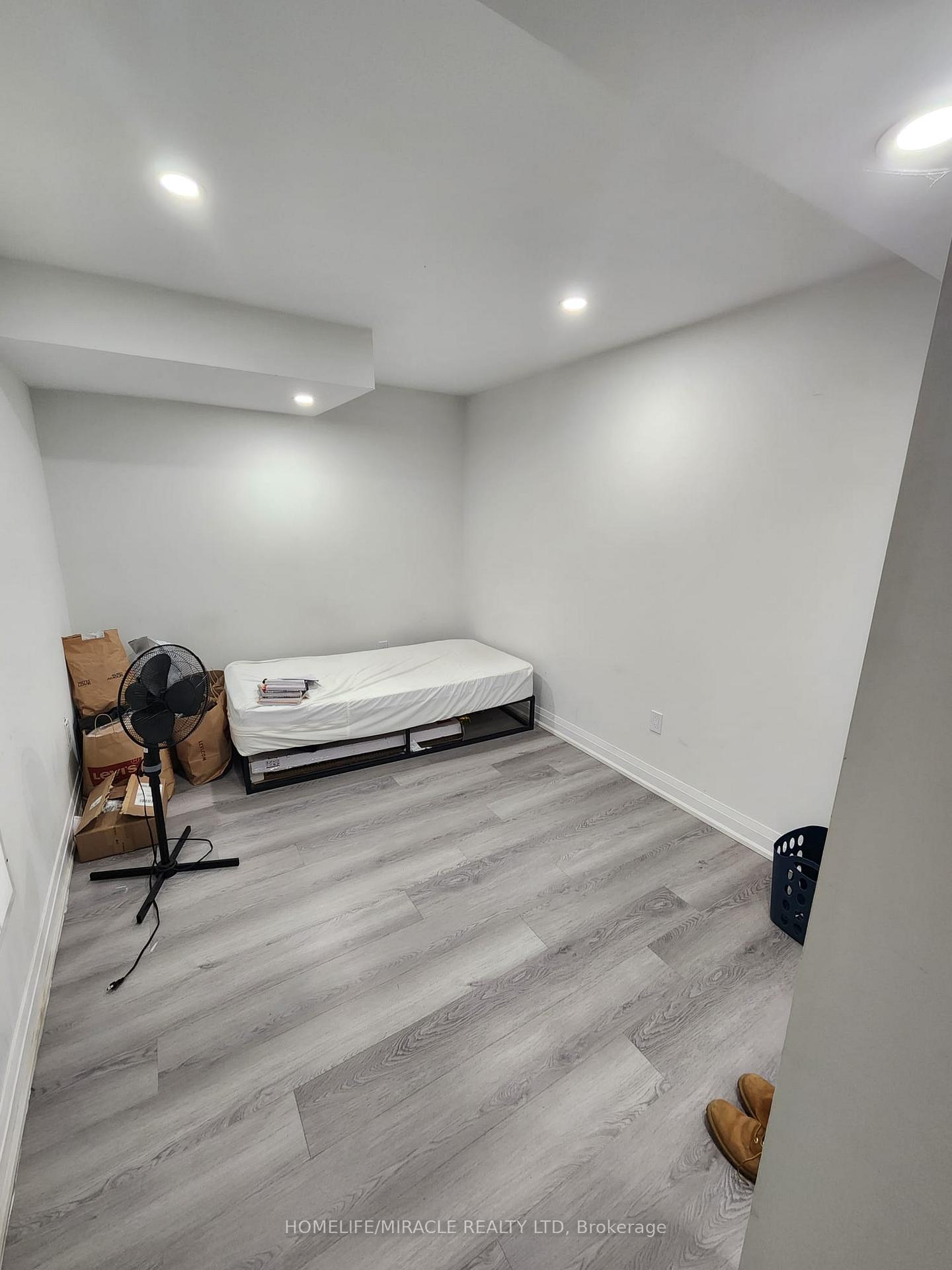 Photo 7 of 33 Trellanock Road, Brampton, Bram West — HOMEH
