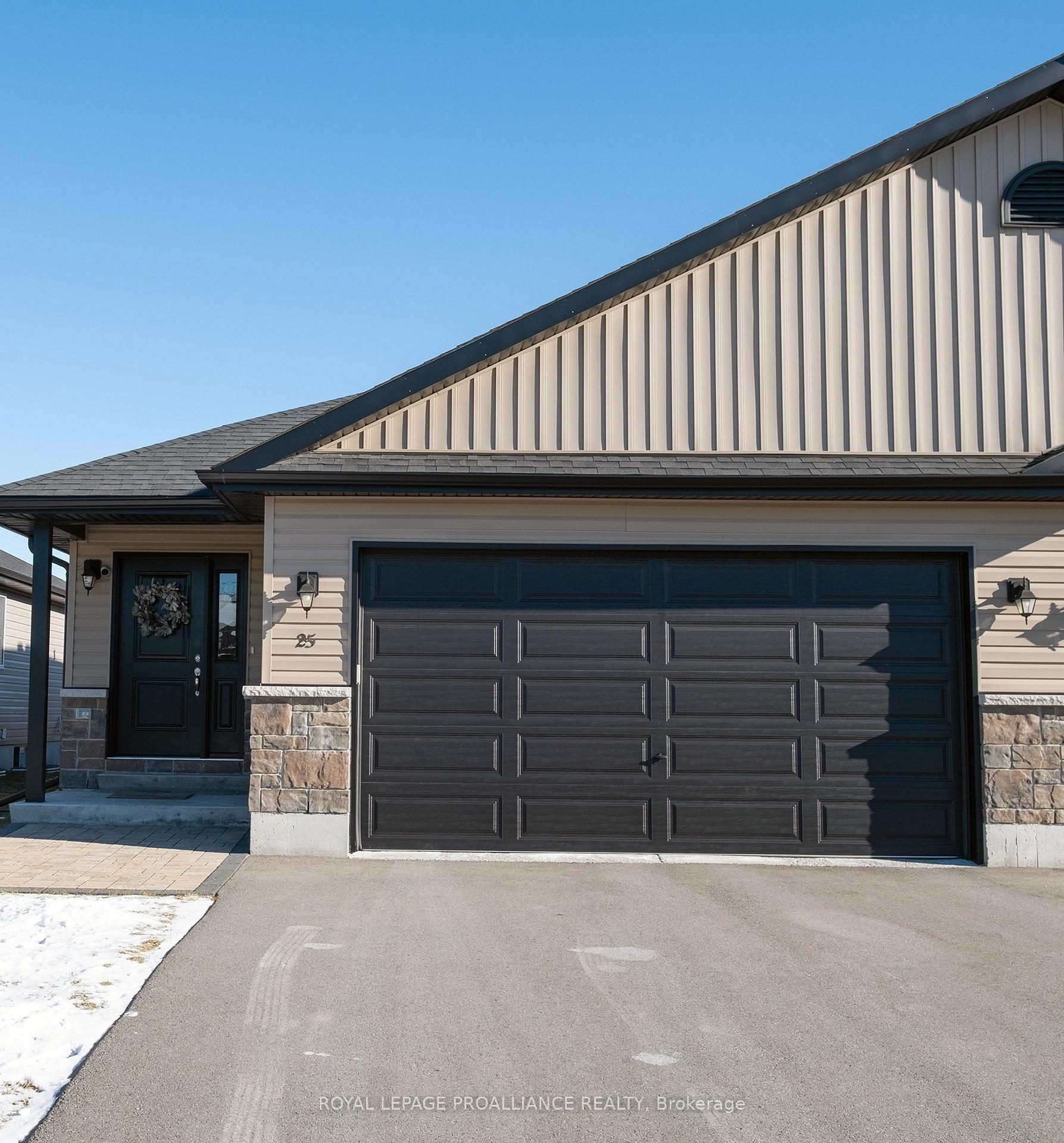 Photo 2 of 25 Lehtinen Crescent, Belleville, Belleville Ward — HOMEH