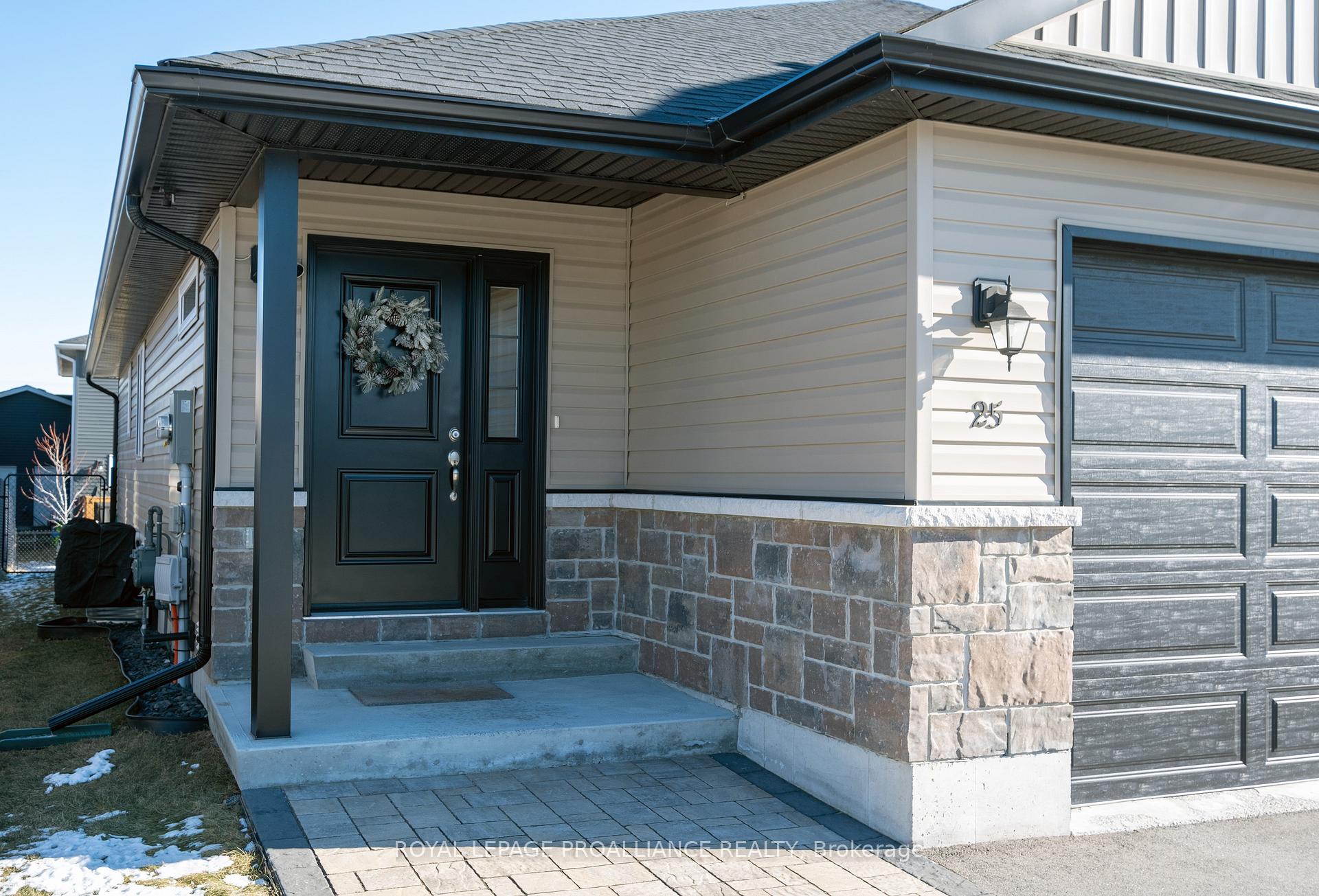 Photo 3 of 25 Lehtinen Crescent, Belleville, Belleville Ward — HOMEH