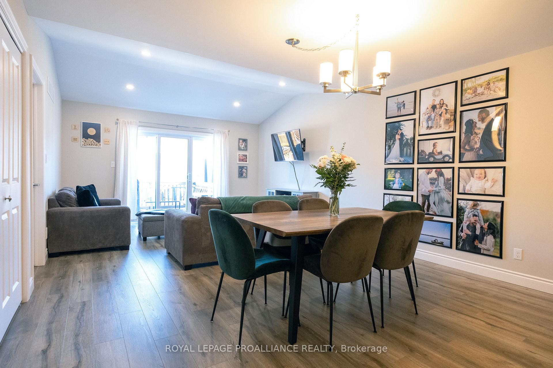 Photo 11 of 25 Lehtinen Crescent, Belleville, Belleville Ward — HOMEH