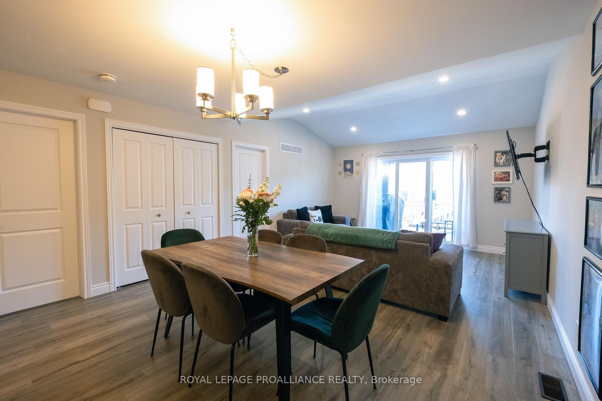 Photo 12 of 25 Lehtinen Crescent, Belleville, Belleville Ward — HOMEH