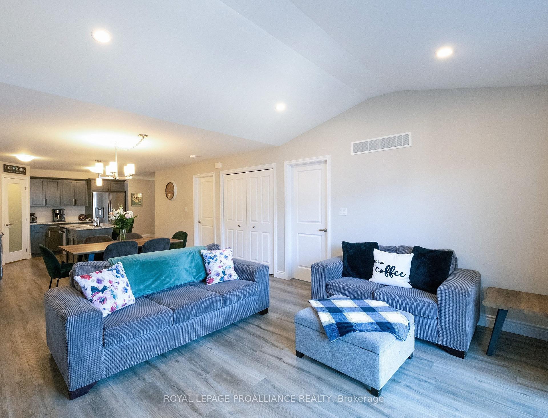 Photo 13 of 25 Lehtinen Crescent, Belleville, Belleville Ward — HOMEH