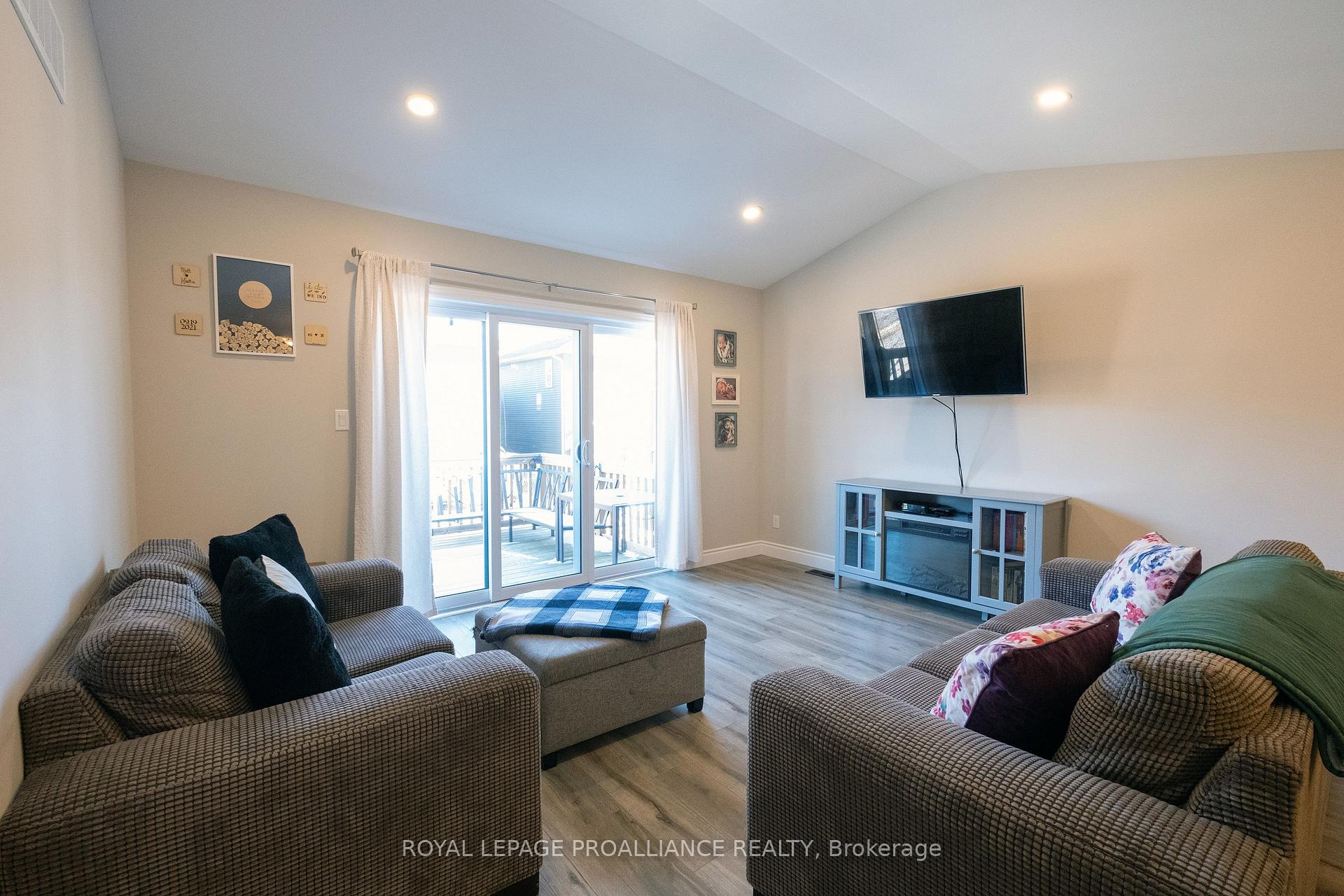 Photo 14 of 25 Lehtinen Crescent, Belleville, Belleville Ward — HOMEH
