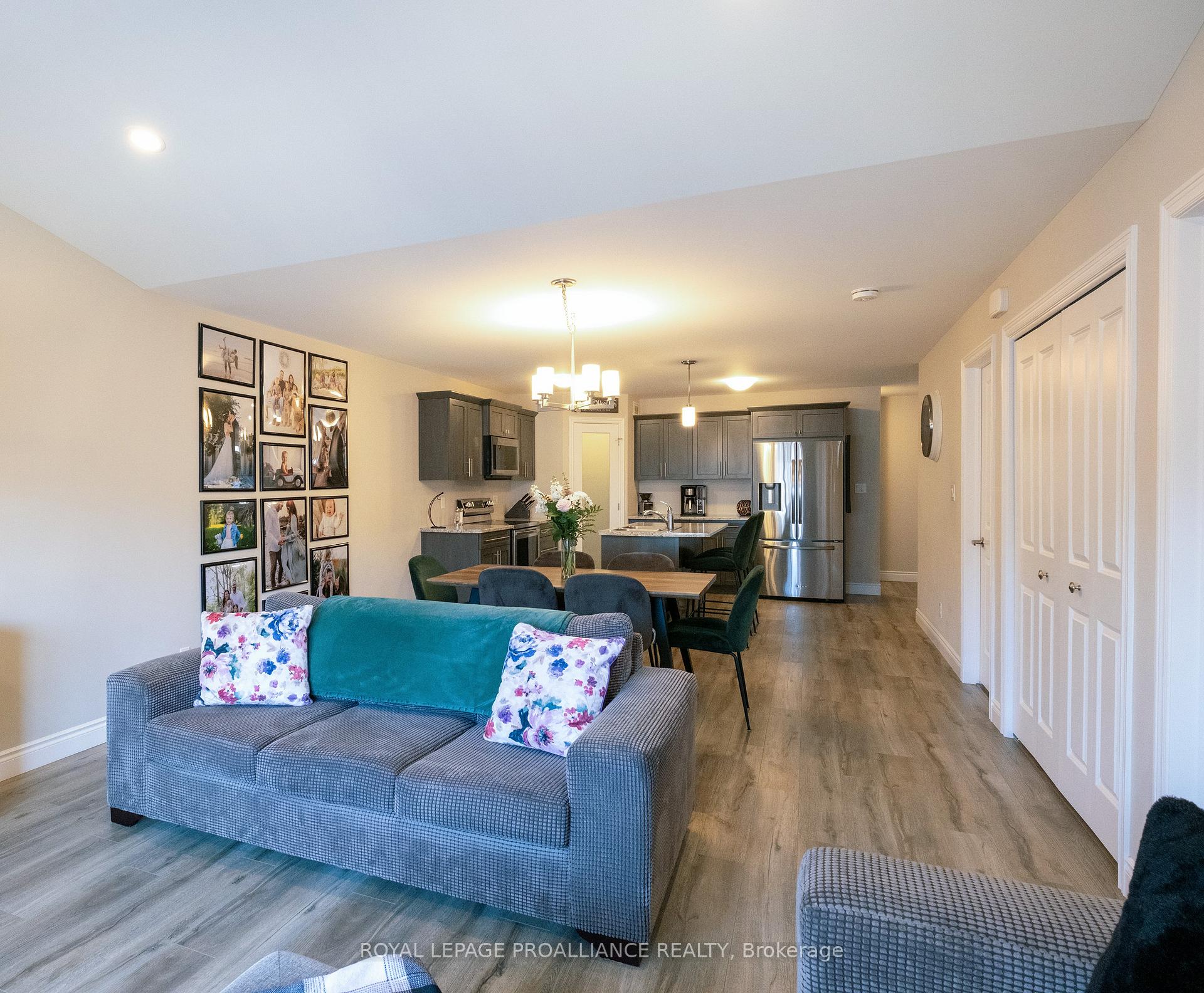Photo 15 of 25 Lehtinen Crescent, Belleville, Belleville Ward — HOMEH