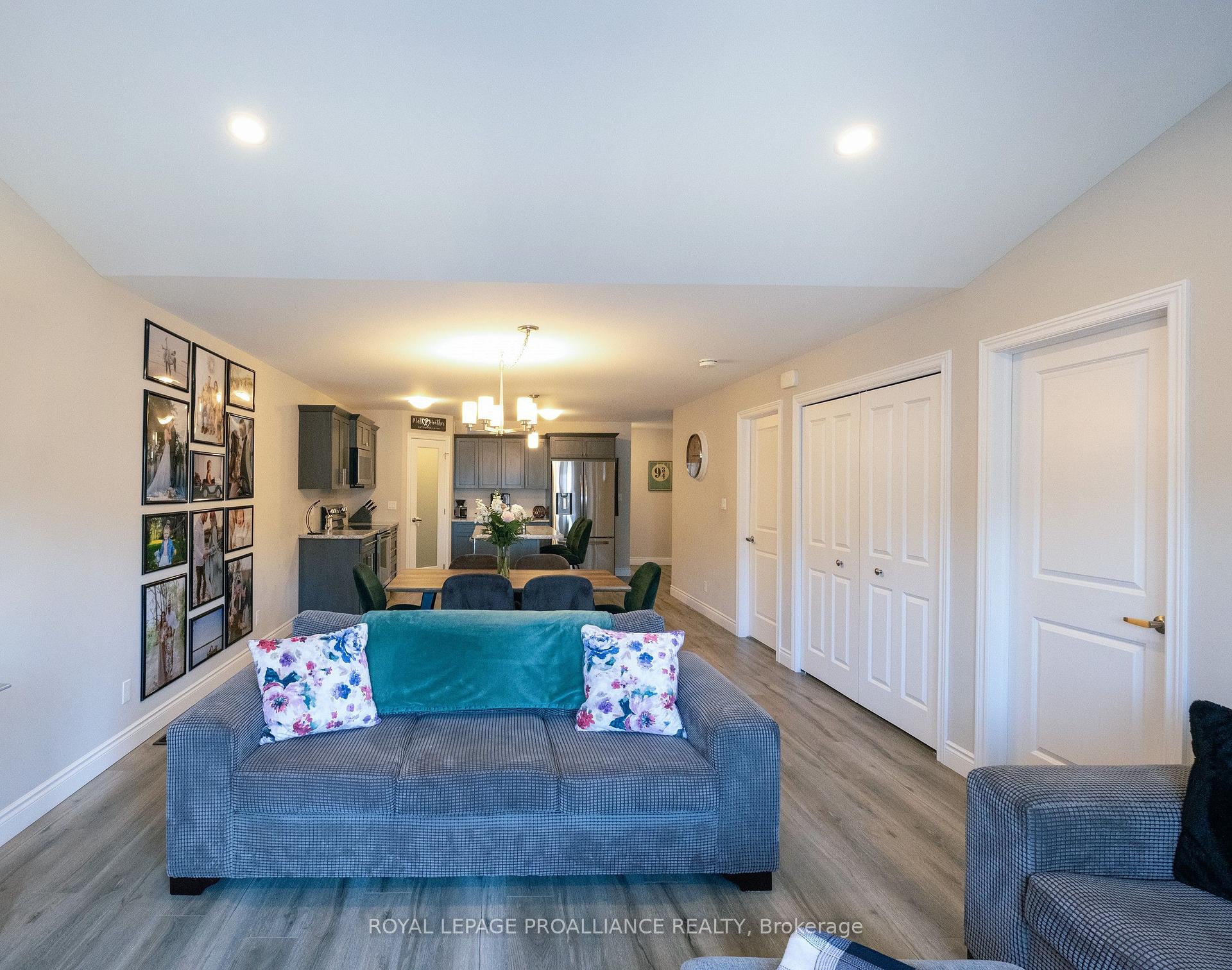 Photo 16 of 25 Lehtinen Crescent, Belleville, Belleville Ward — HOMEH