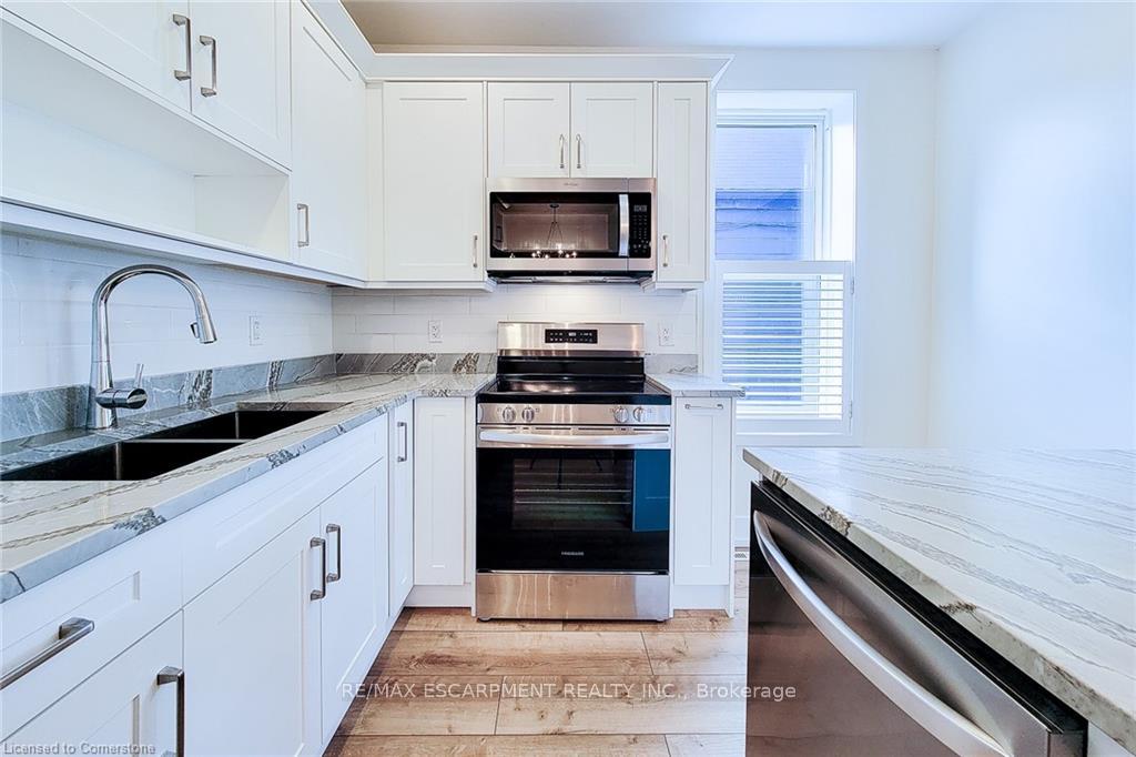 Photo 9 of 8 Ontario Street, Grimsby, Grimsby East — HOMEH