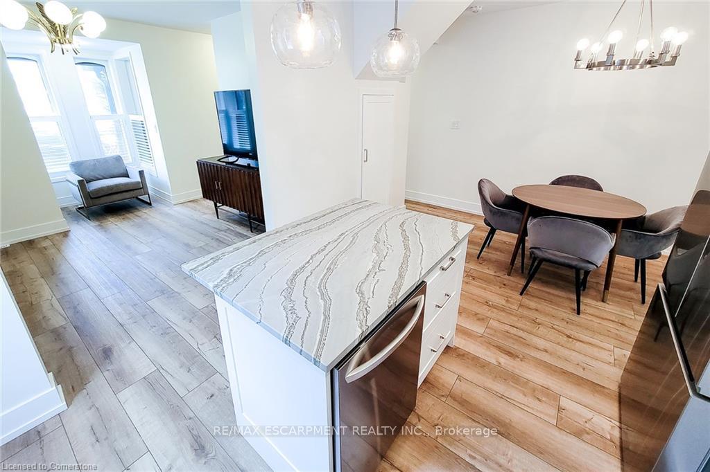 Photo 10 of 8 Ontario Street, Grimsby, Grimsby East — HOMEH