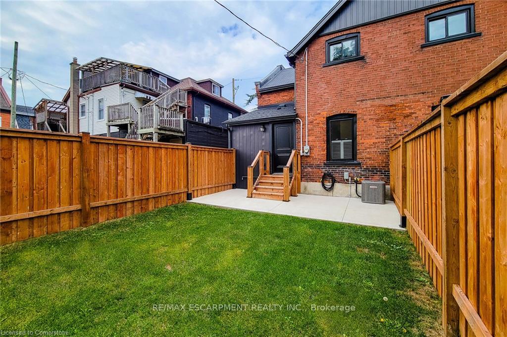 Photo 27 of 8 Ontario Street, Grimsby, Grimsby East — HOMEH