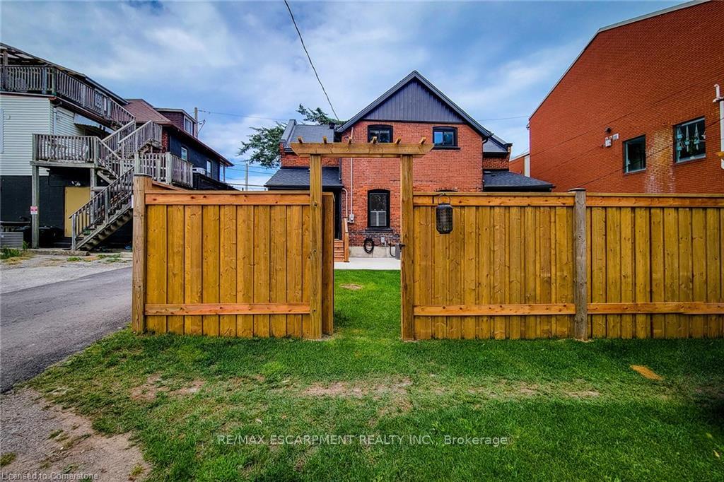 Photo 29 of 8 Ontario Street, Grimsby, Grimsby East — HOMEH