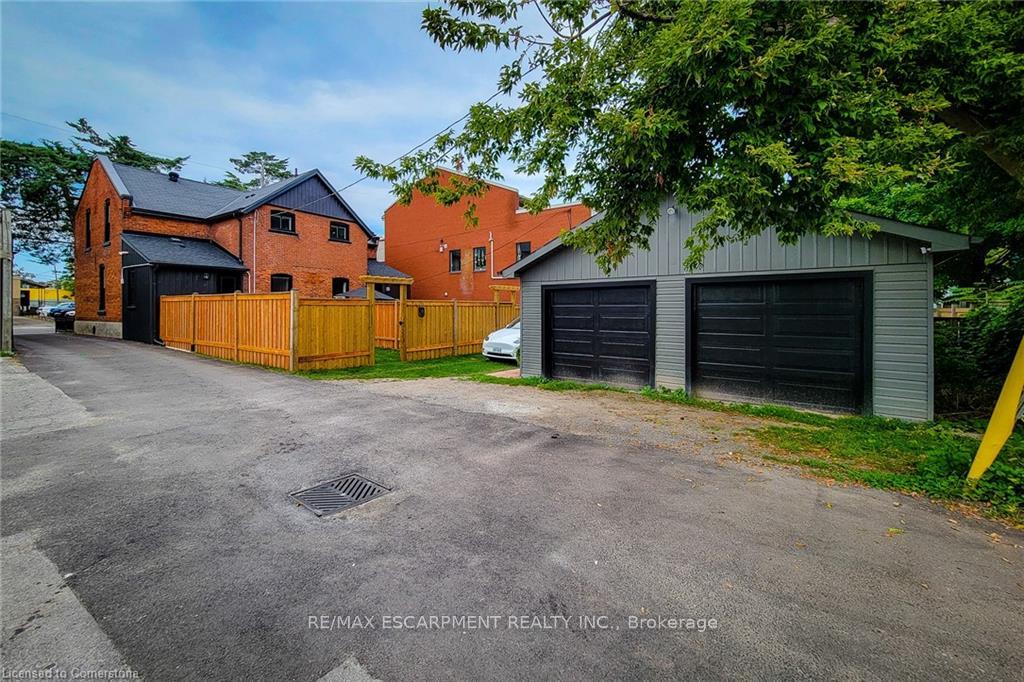 Photo 30 of 8 Ontario Street, Grimsby, Grimsby East — HOMEH