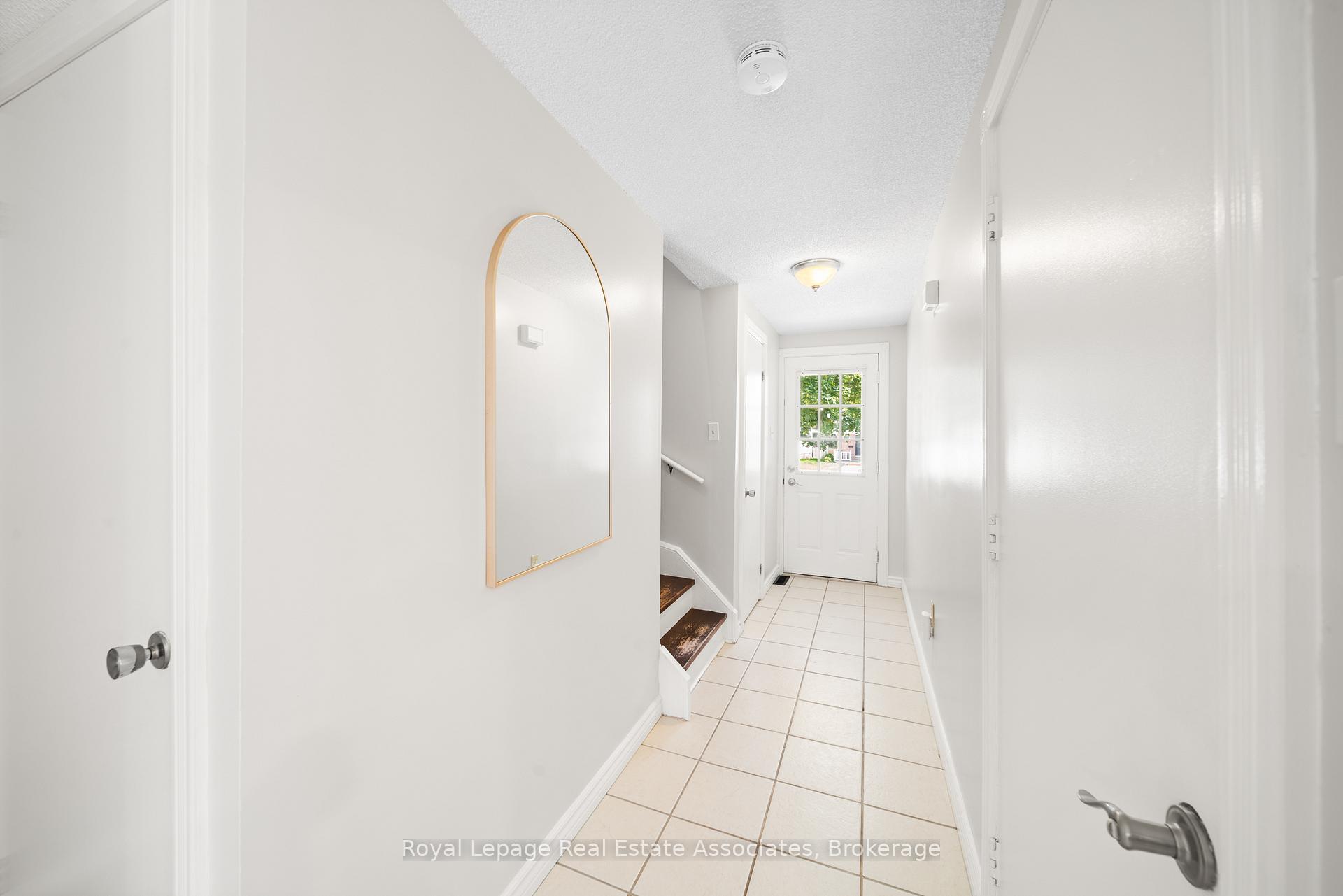 Photo 4 of 44 Hemingway Crescent, Barrie, Letitia Heights — HOMEH