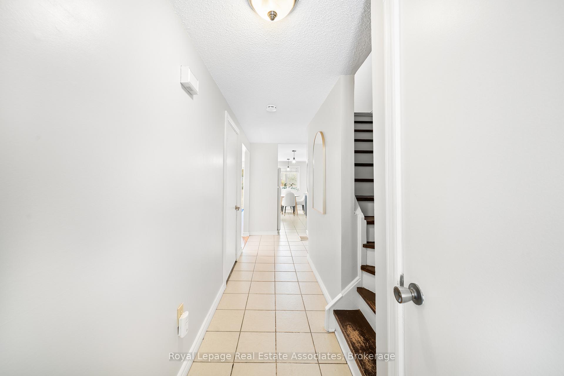 Photo 5 of 44 Hemingway Crescent, Barrie, Letitia Heights — HOMEH