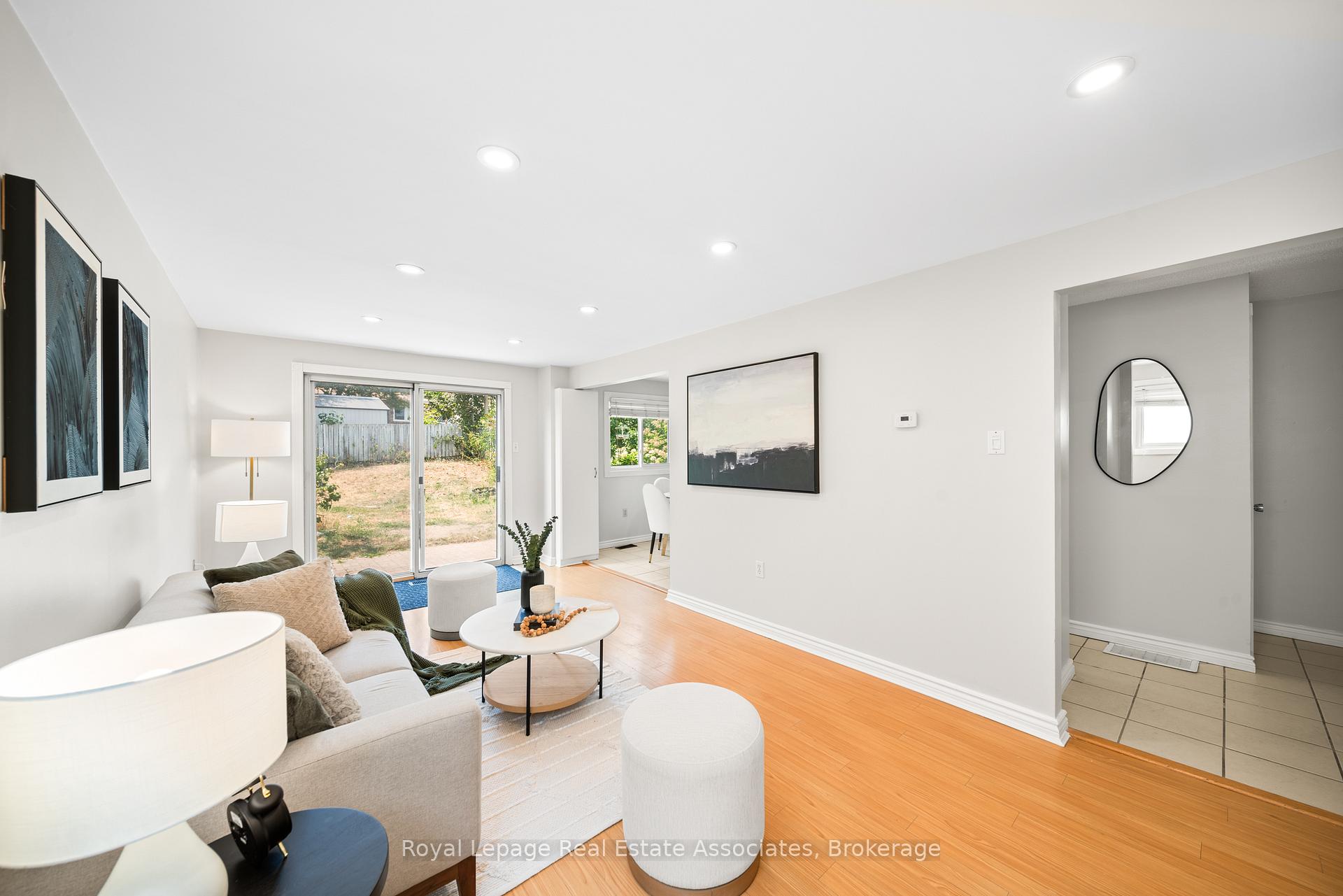 Photo 6 of 44 Hemingway Crescent, Barrie, Letitia Heights — HOMEH