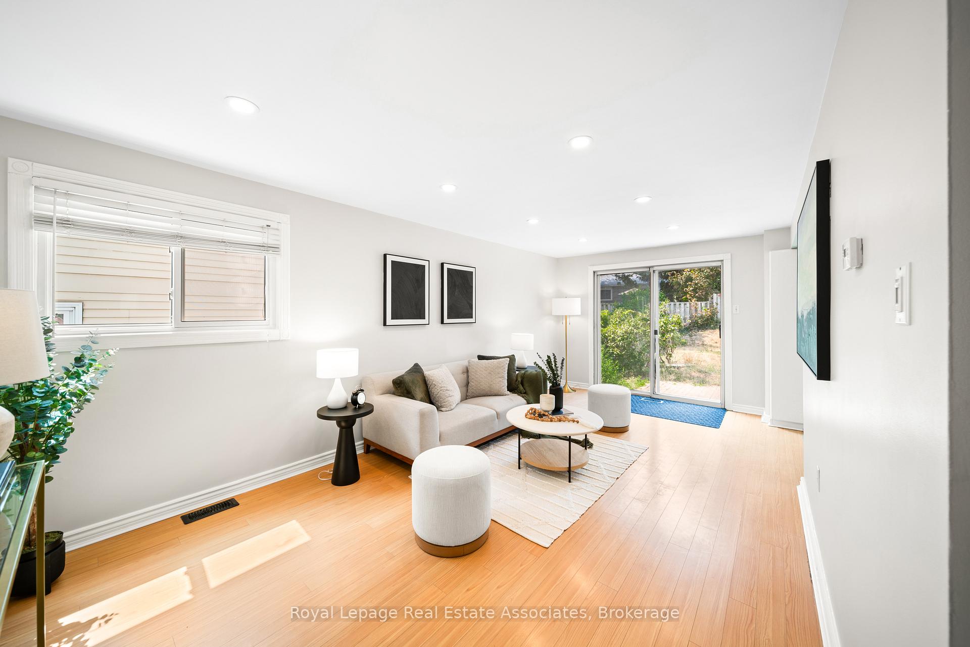 Photo 7 of 44 Hemingway Crescent, Barrie, Letitia Heights — HOMEH