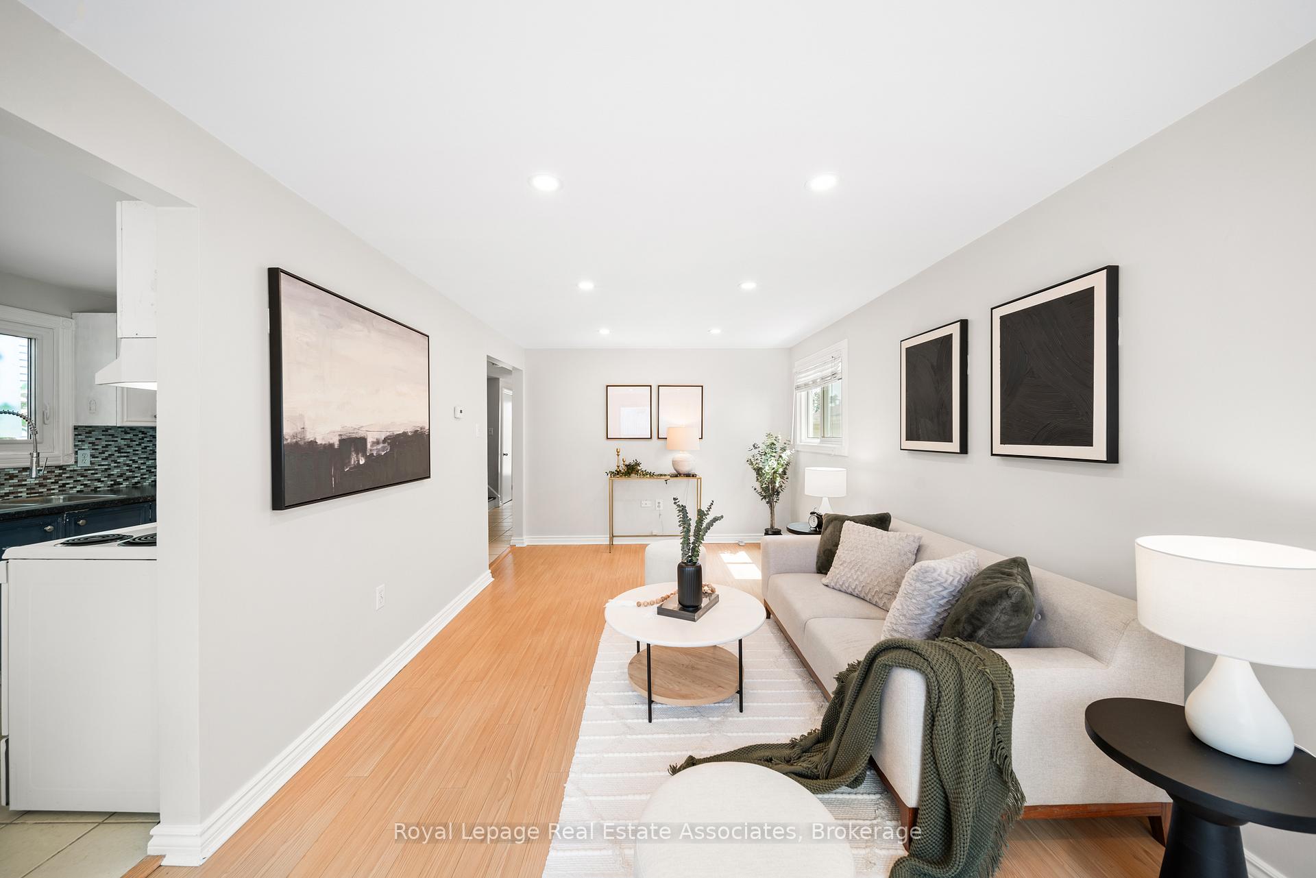 Photo 8 of 44 Hemingway Crescent, Barrie, Letitia Heights — HOMEH