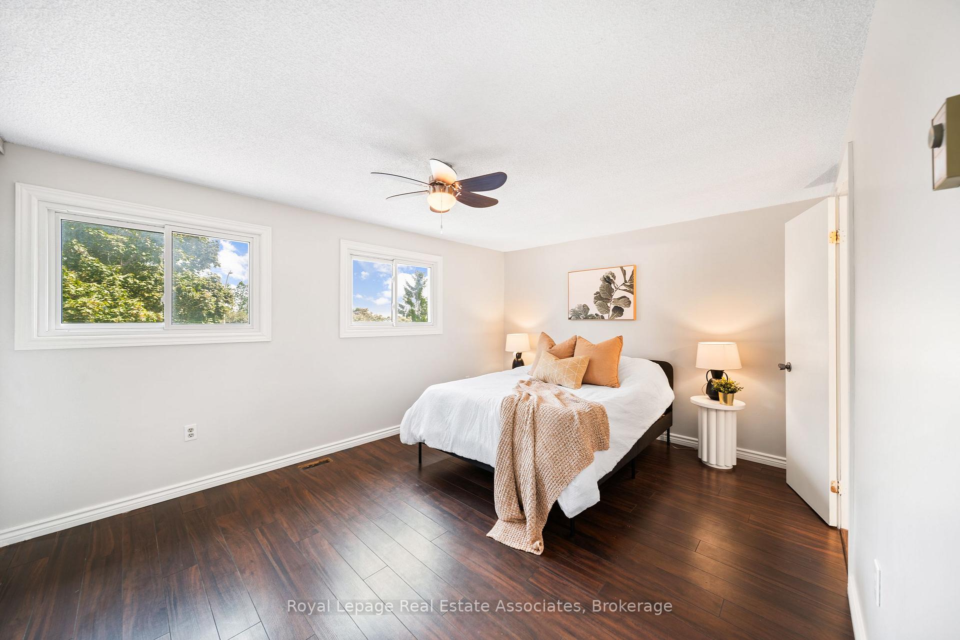 Photo 16 of 44 Hemingway Crescent, Barrie, Letitia Heights — HOMEH
