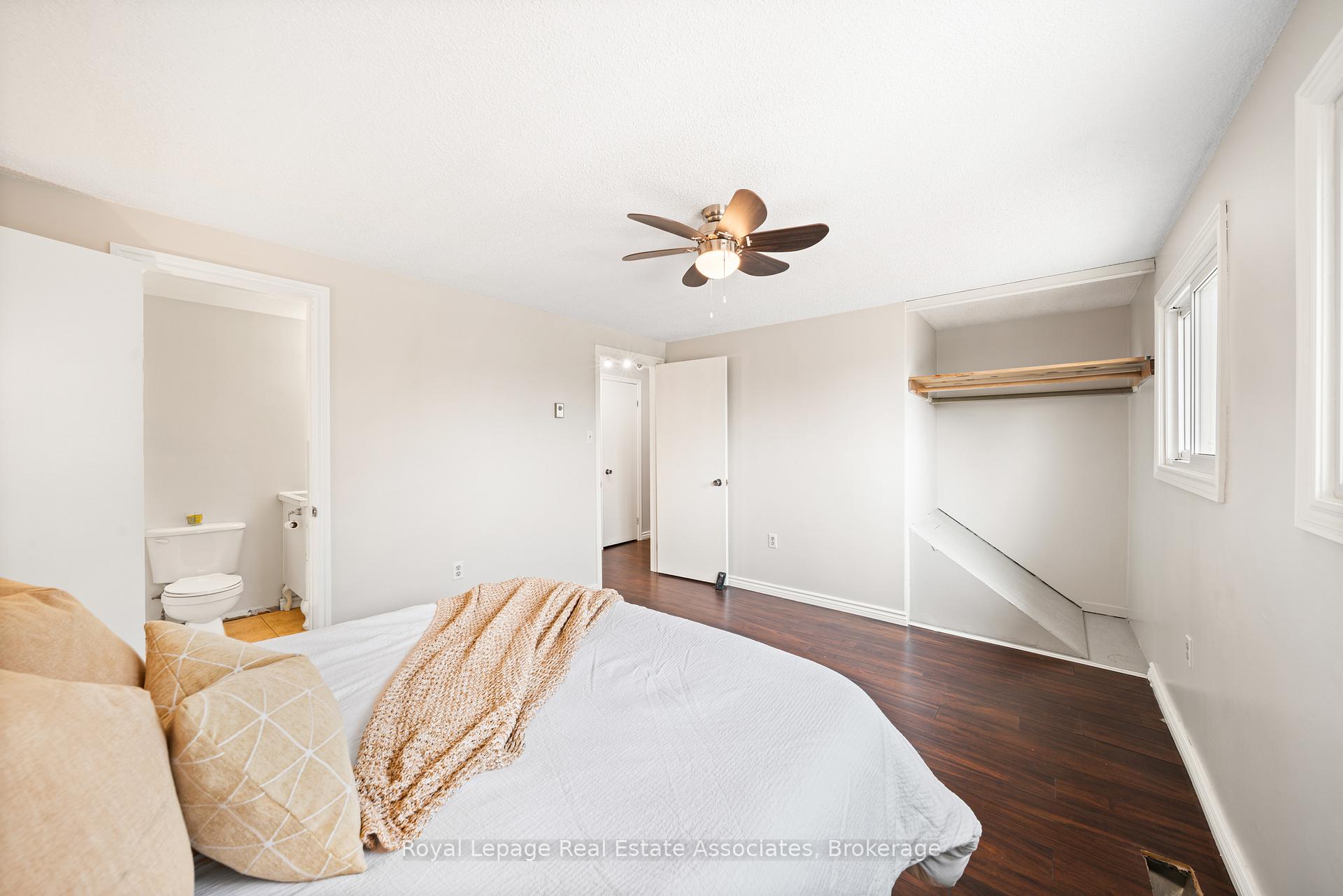 Photo 17 of 44 Hemingway Crescent, Barrie, Letitia Heights — HOMEH